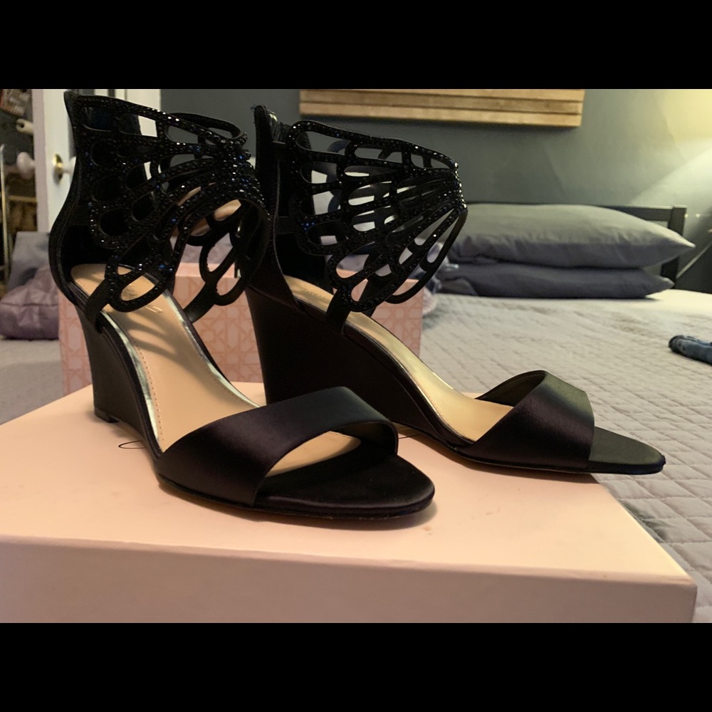 Badgley Mischka wedges 3” heel